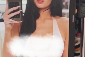 美出高级感 尼克斯铁粉凯莉.詹娜甜美自拍！